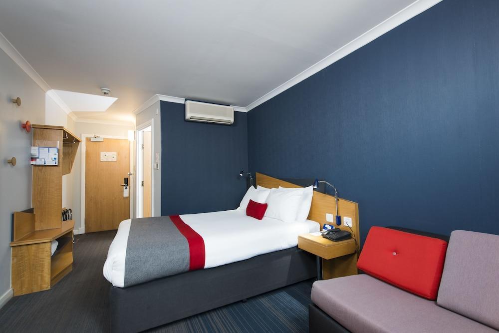 Holiday Inn Express Stirling By Ihg Екстериор снимка