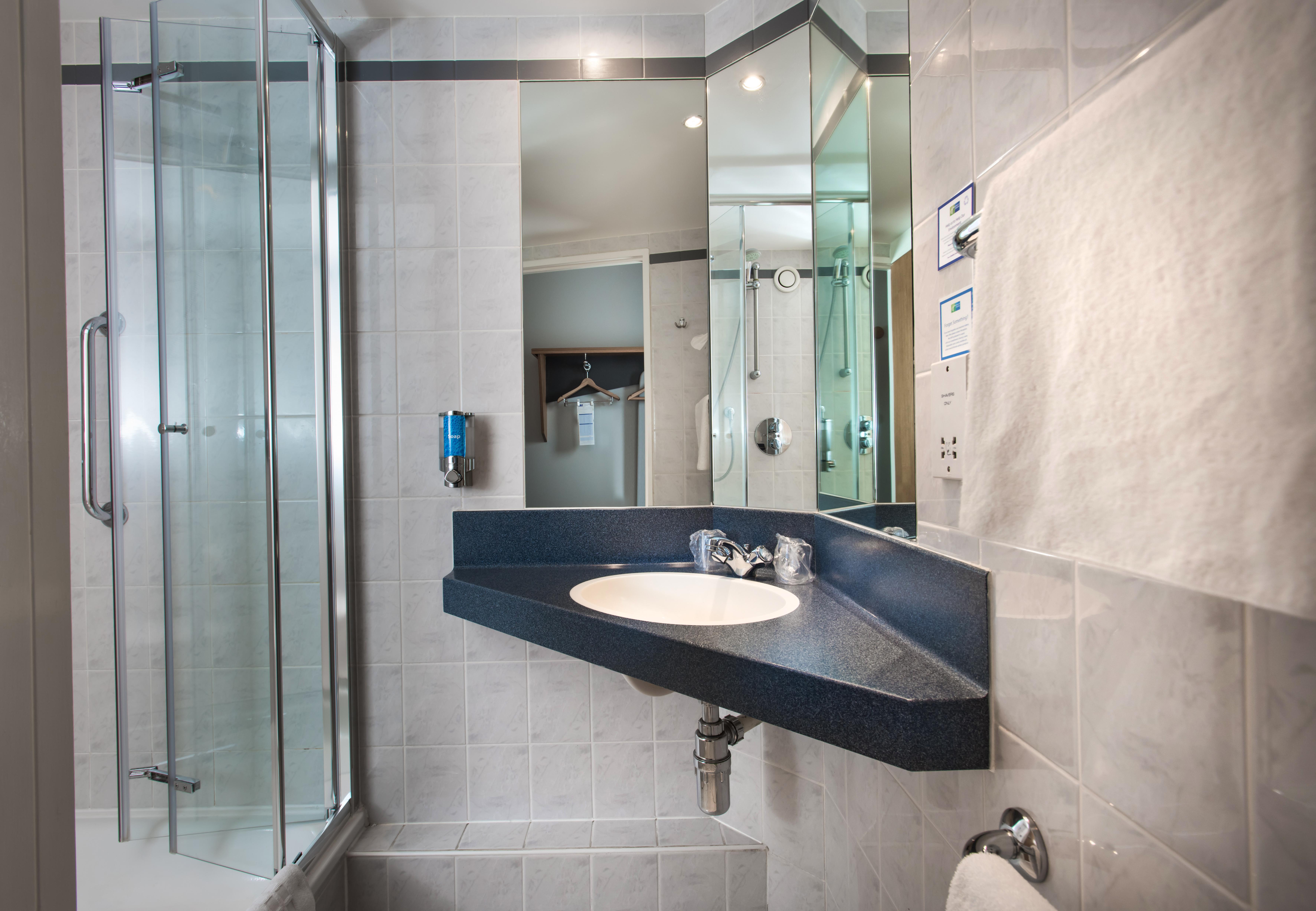 Holiday Inn Express Stirling By Ihg Екстериор снимка