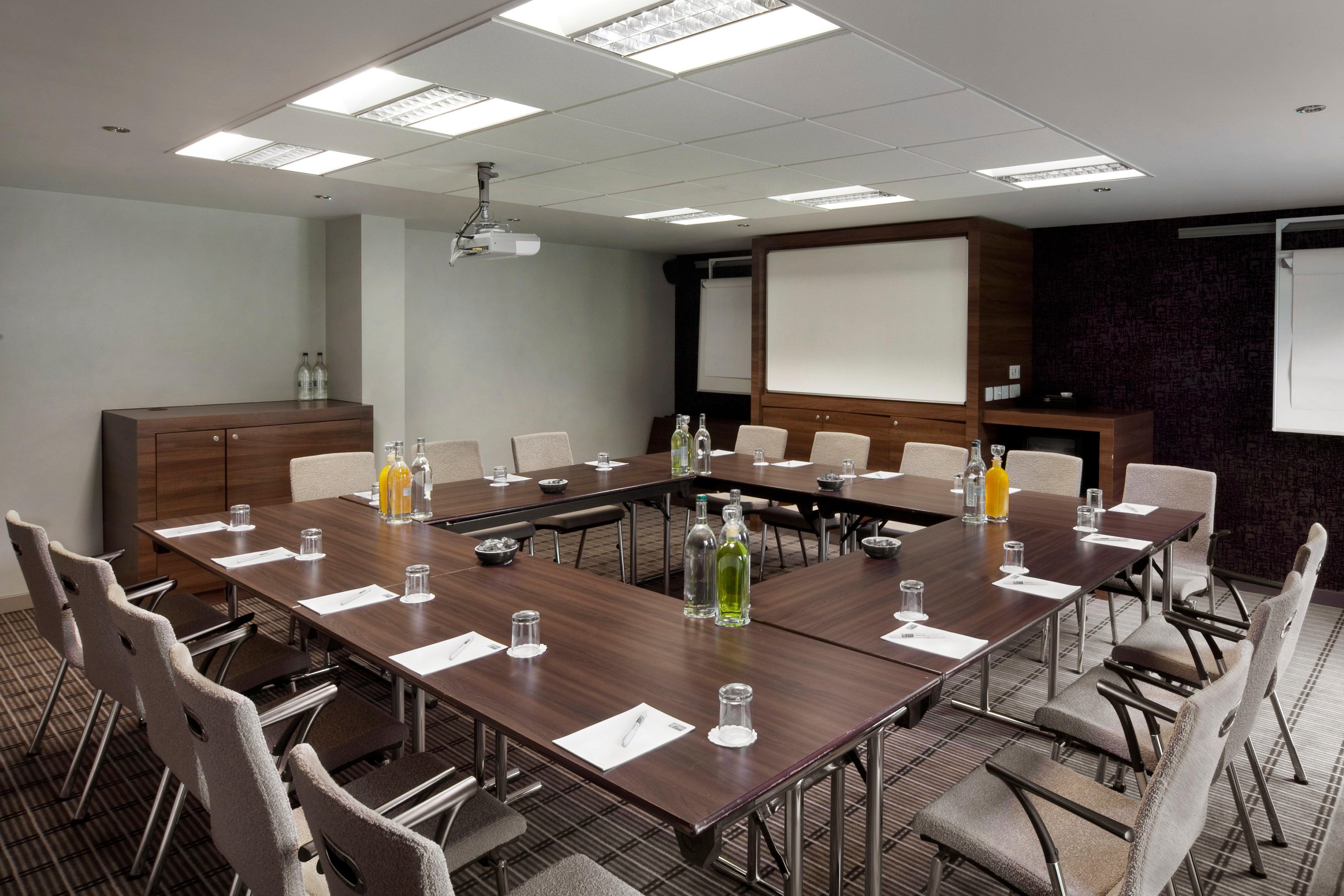 Holiday Inn Express Stirling By Ihg Екстериор снимка