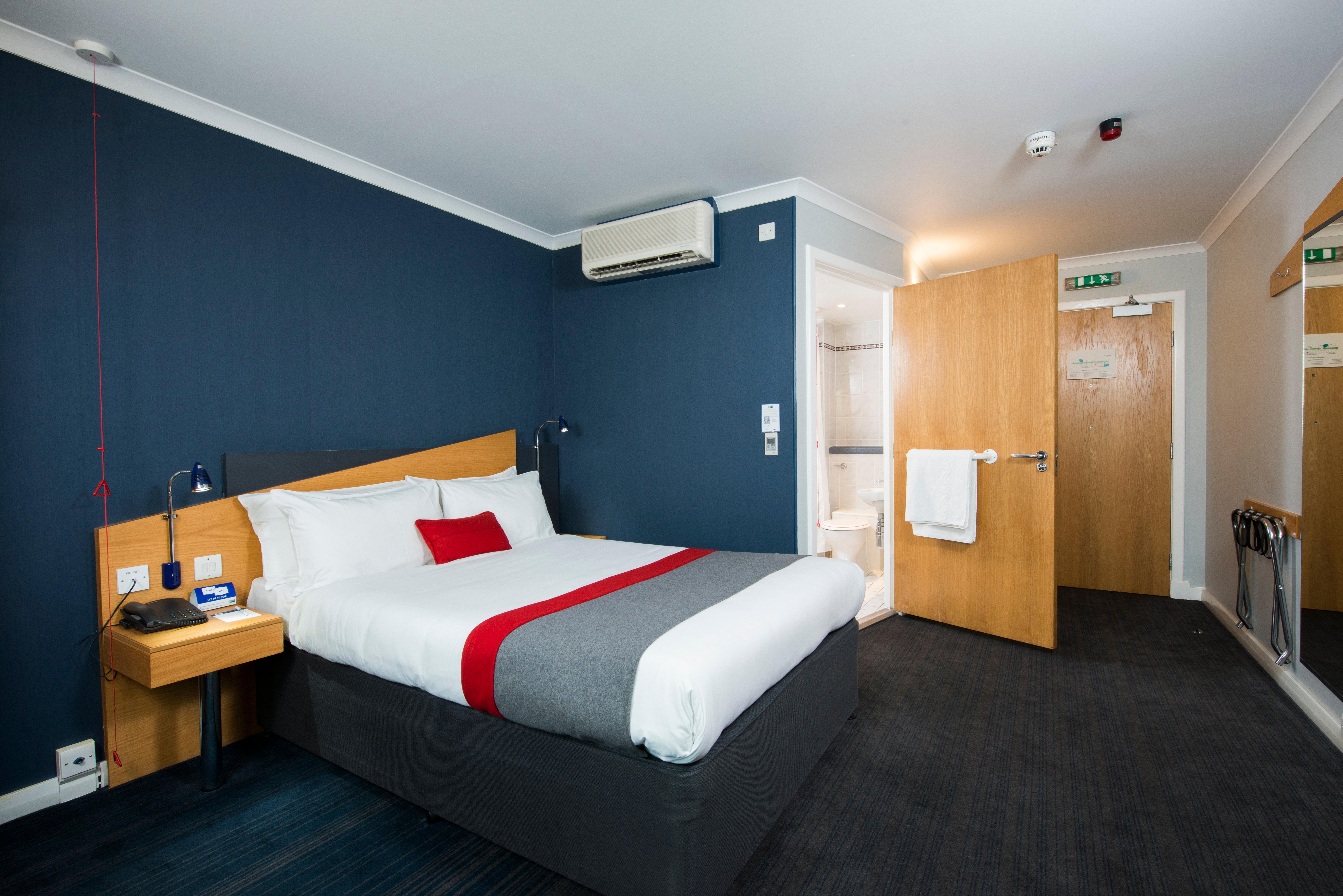 Holiday Inn Express Stirling By Ihg Екстериор снимка