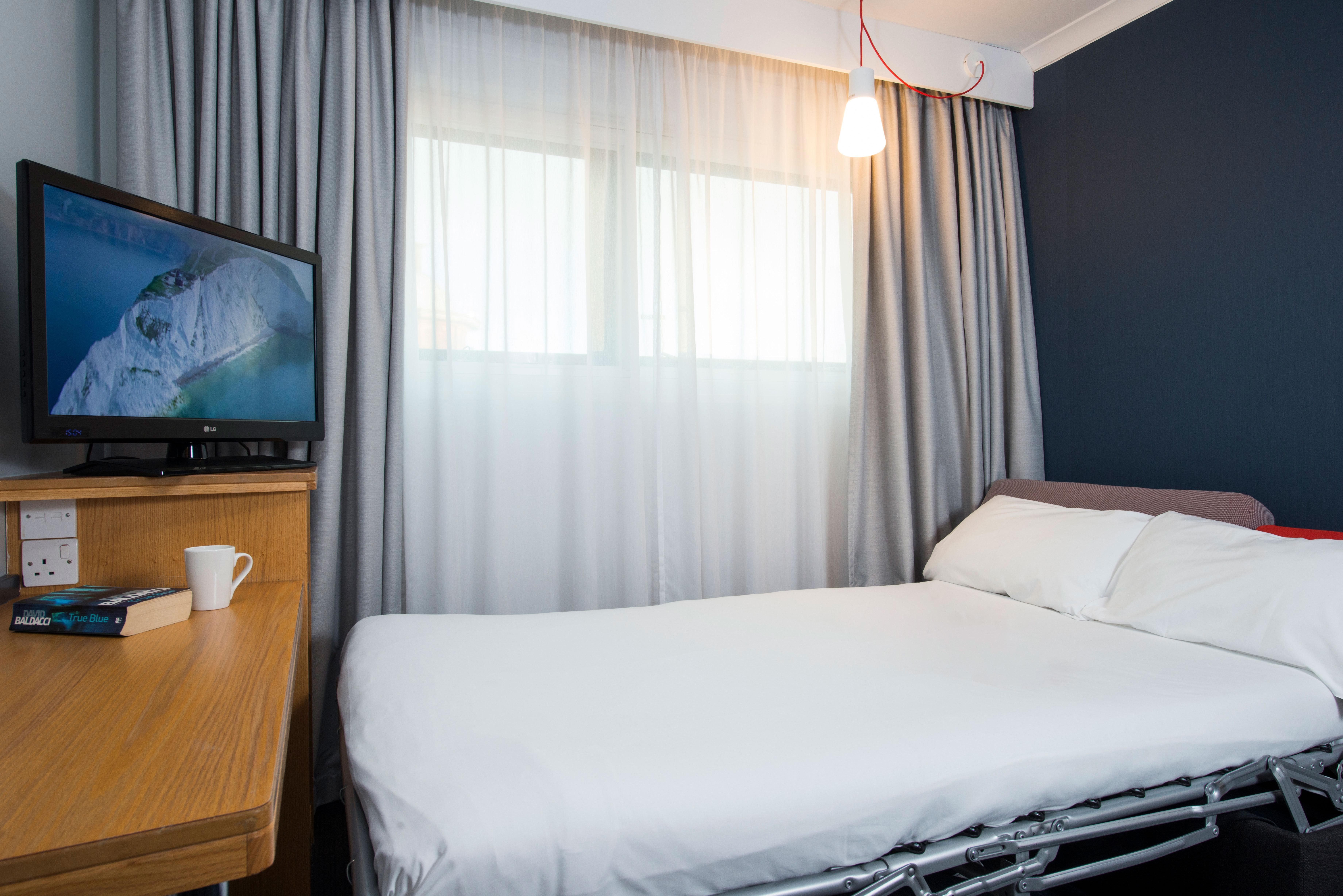 Holiday Inn Express Stirling By Ihg Екстериор снимка