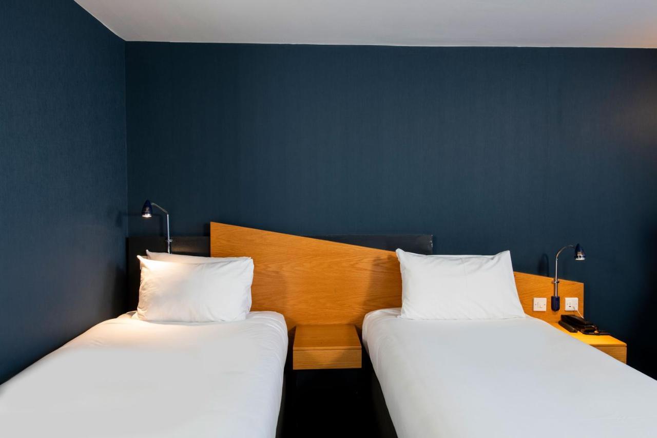Holiday Inn Express Stirling By Ihg Екстериор снимка