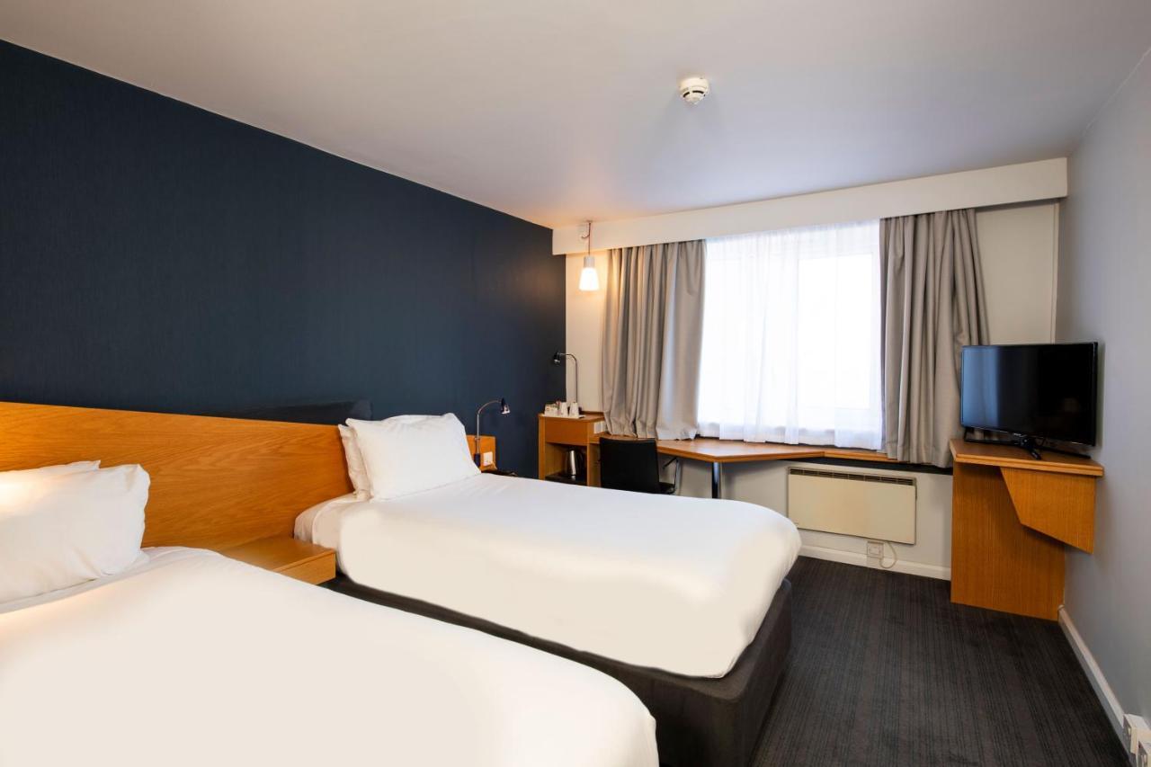 Holiday Inn Express Stirling By Ihg Екстериор снимка