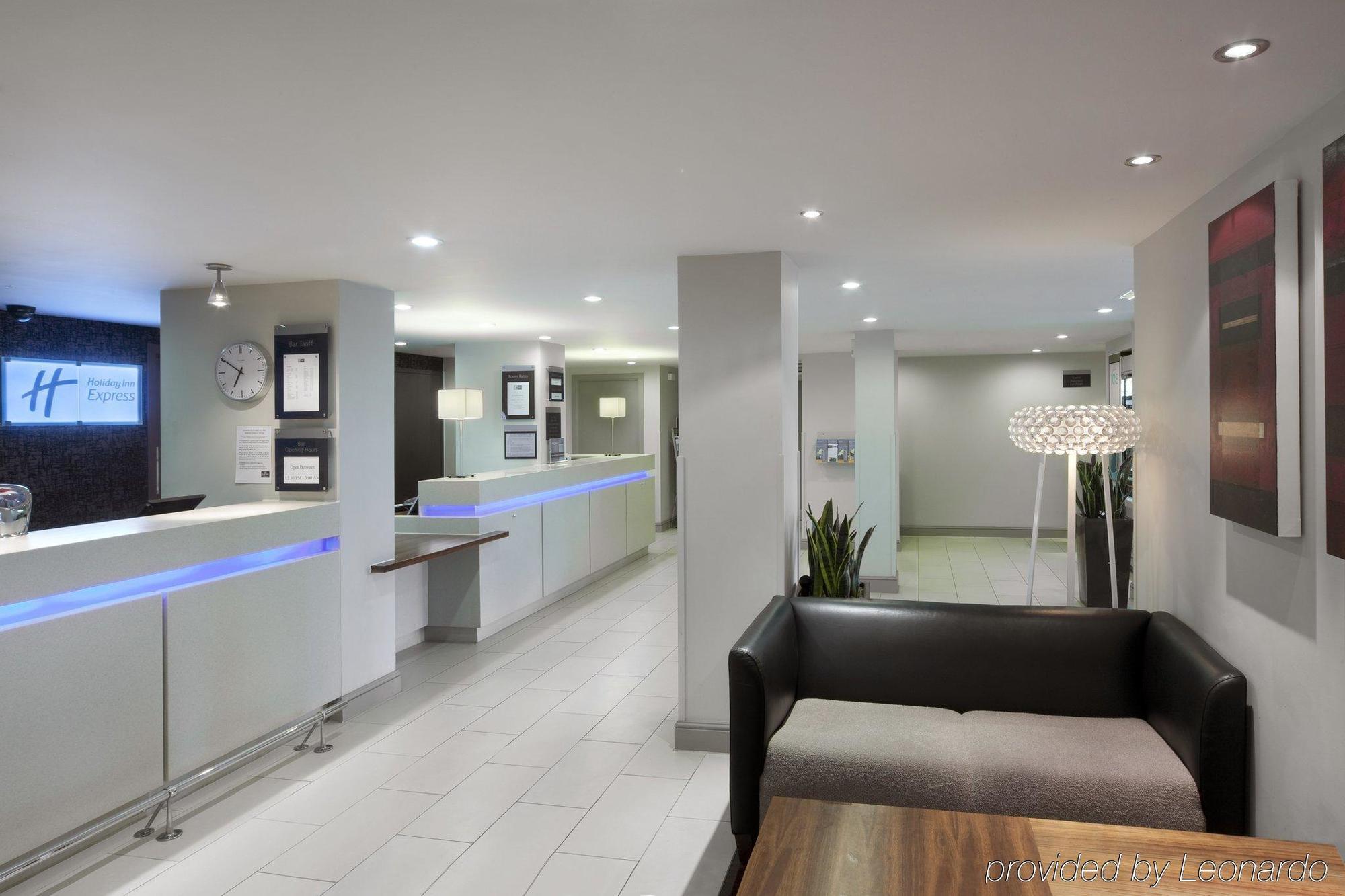 Holiday Inn Express Stirling By Ihg Интериор снимка