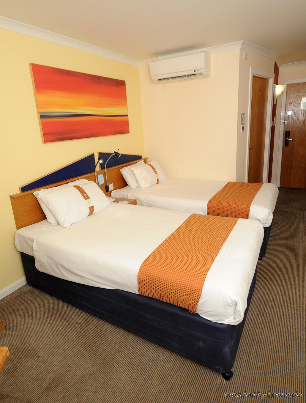 Holiday Inn Express Stirling By Ihg Екстериор снимка