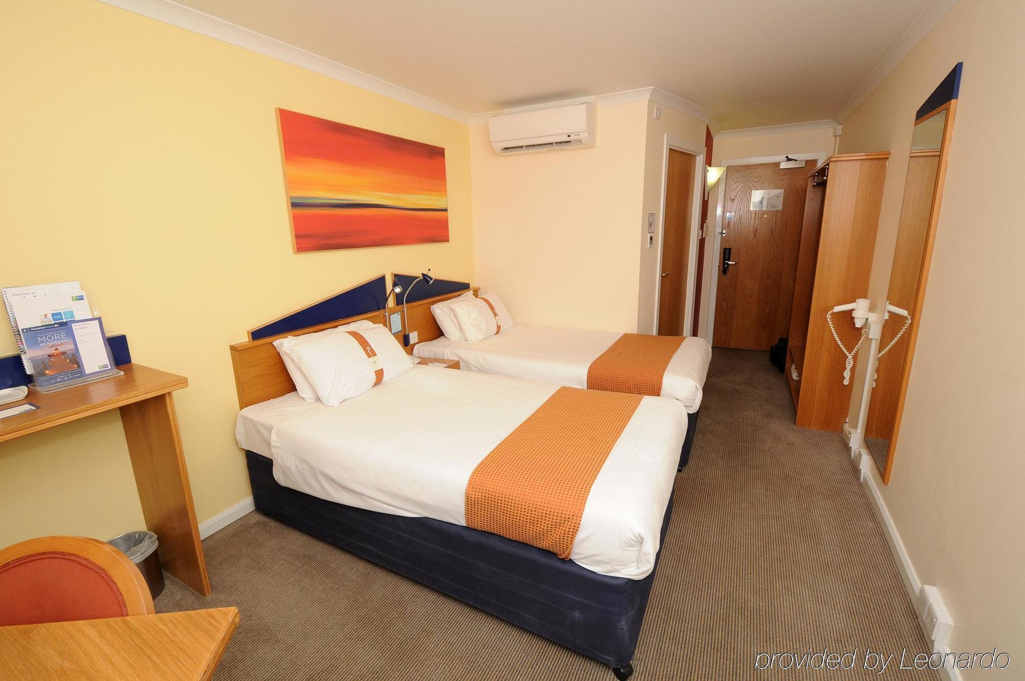 Holiday Inn Express Stirling By Ihg Екстериор снимка