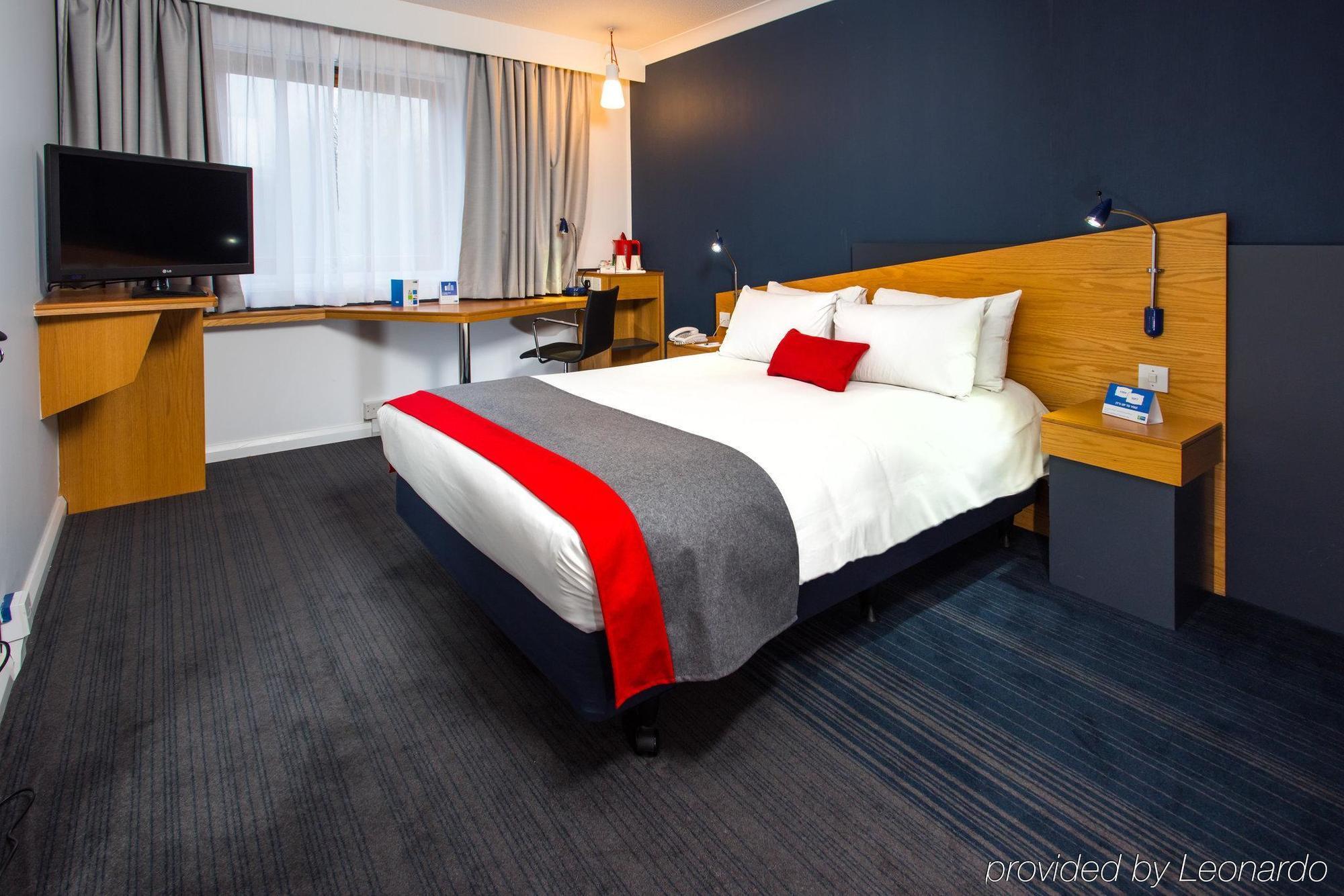 Holiday Inn Express Stirling By Ihg Екстериор снимка