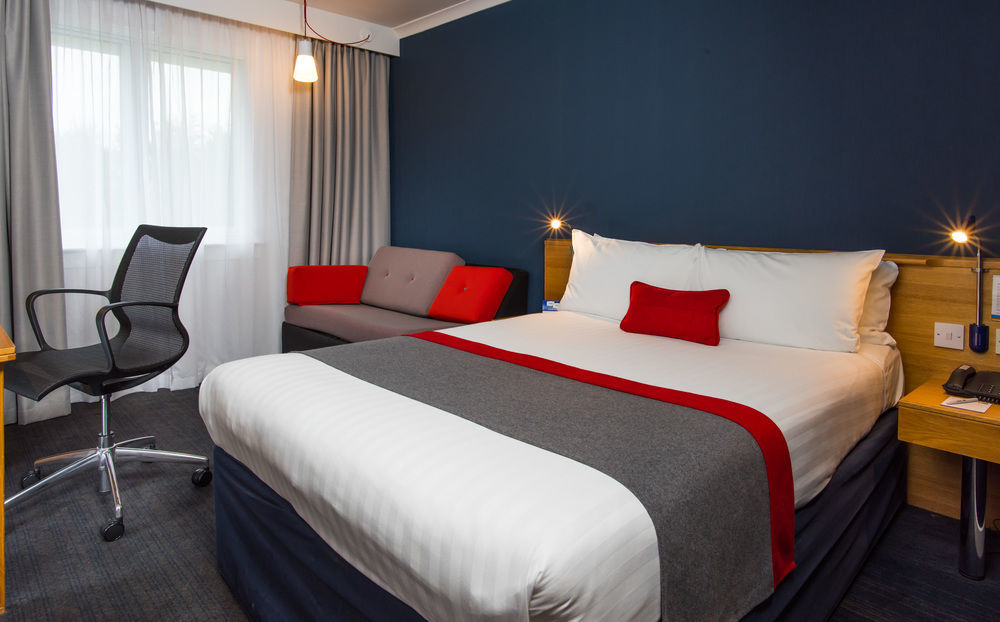Holiday Inn Express Stirling By Ihg Екстериор снимка