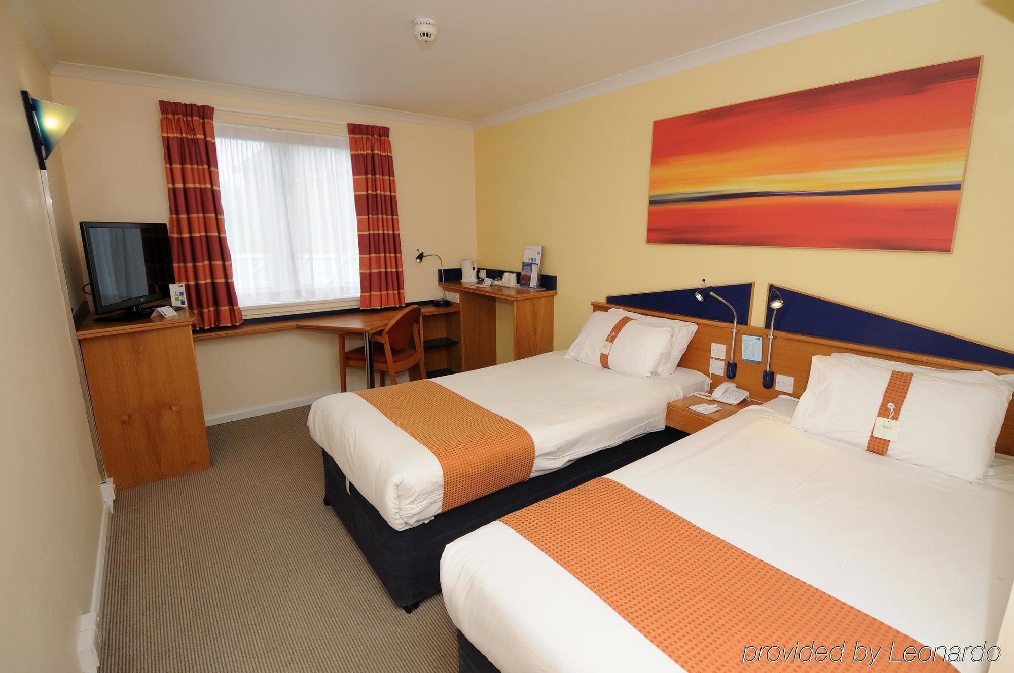 Holiday Inn Express Stirling By Ihg Екстериор снимка
