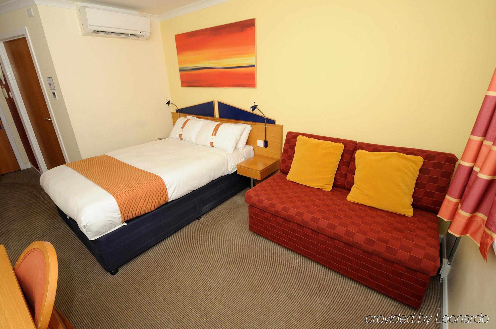 Holiday Inn Express Stirling By Ihg Екстериор снимка