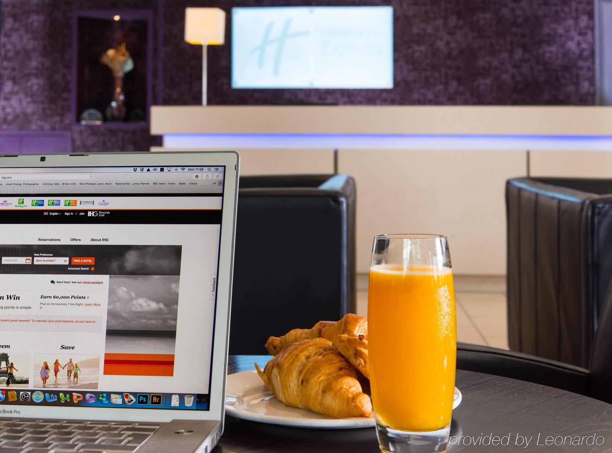 Holiday Inn Express Stirling By Ihg Екстериор снимка