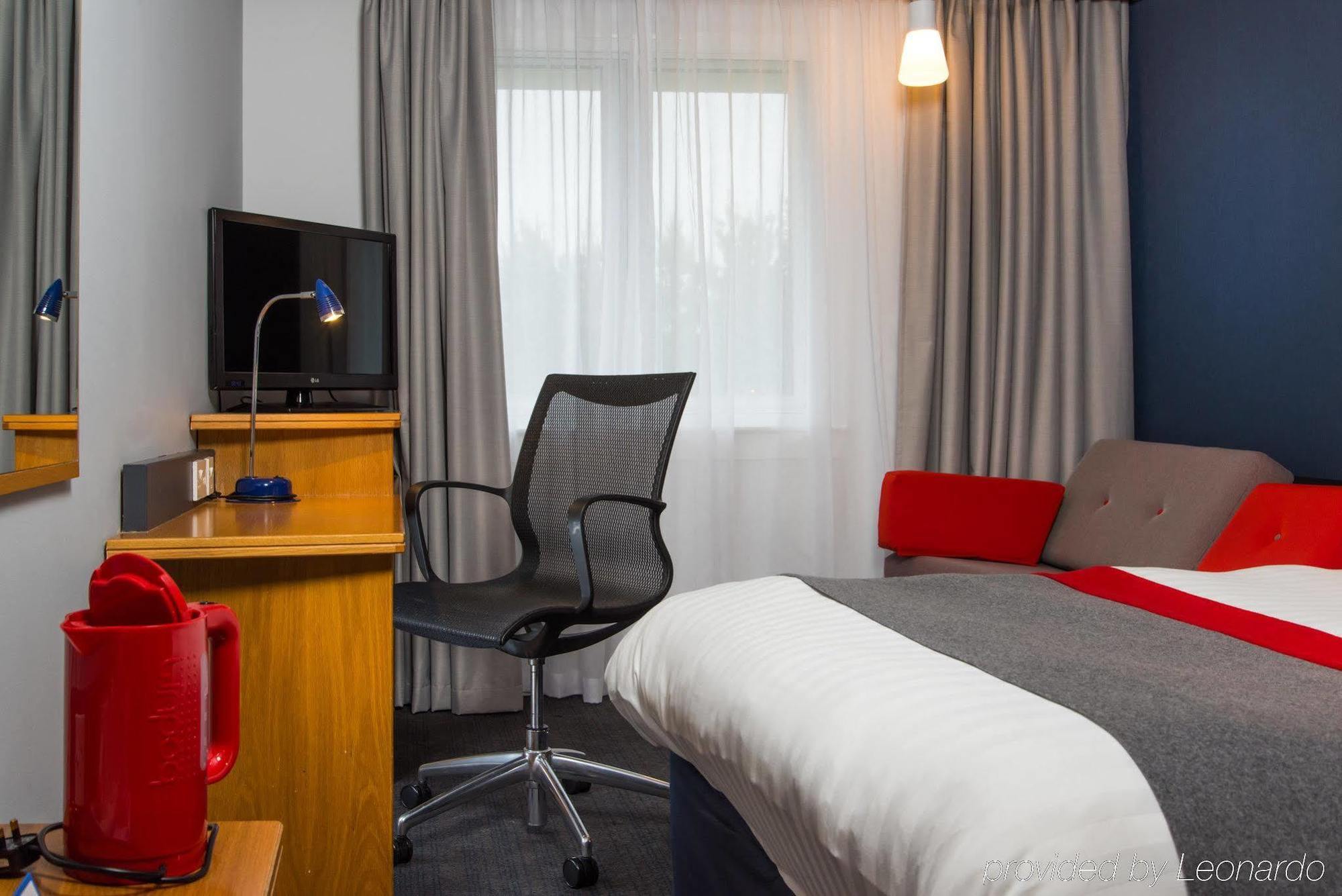 Holiday Inn Express Stirling By Ihg Екстериор снимка