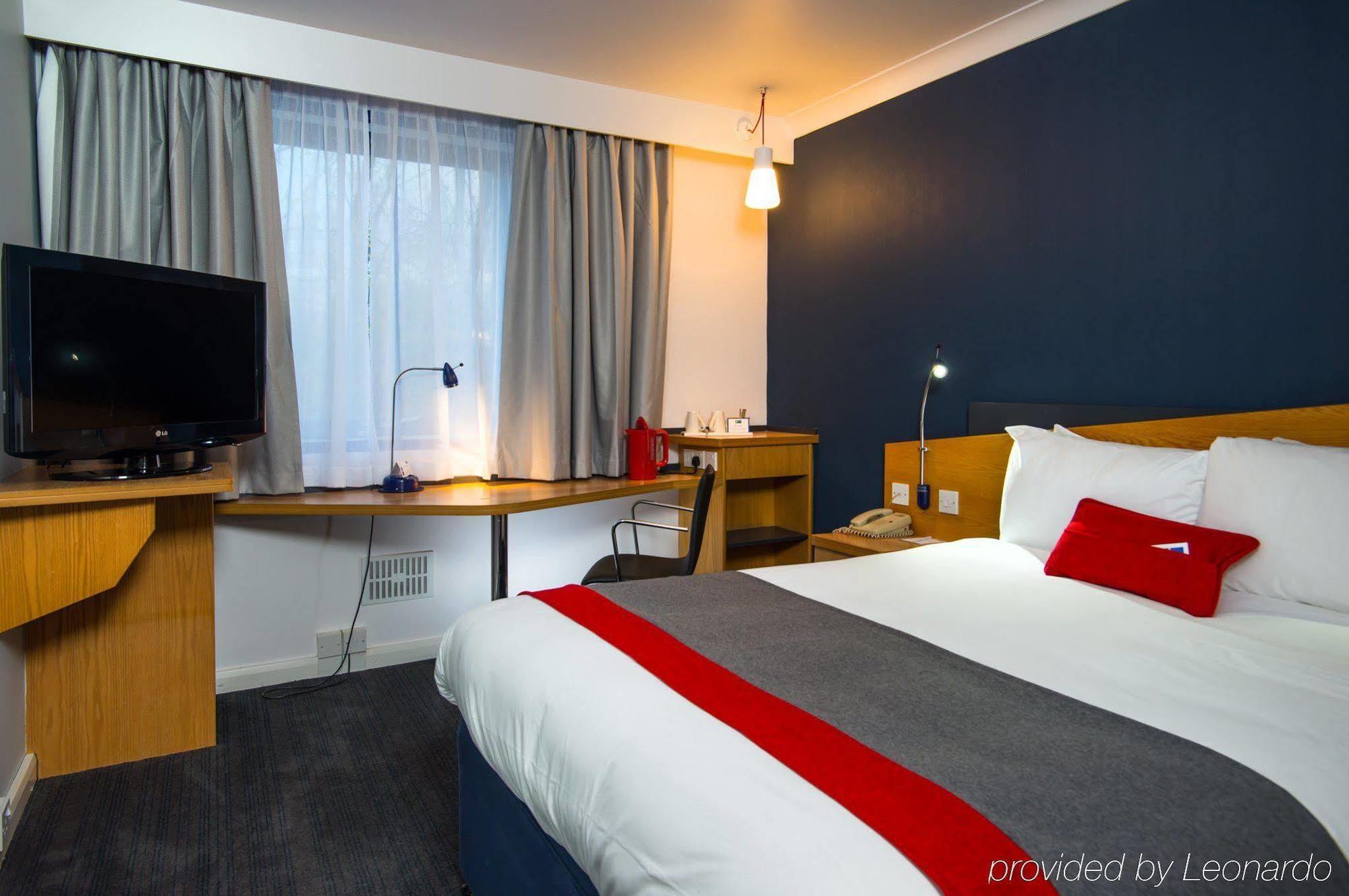 Holiday Inn Express Stirling By Ihg Екстериор снимка