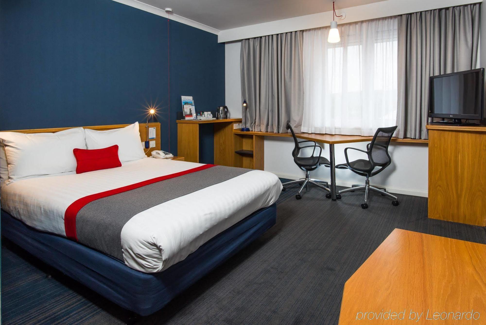 Holiday Inn Express Stirling By Ihg Екстериор снимка
