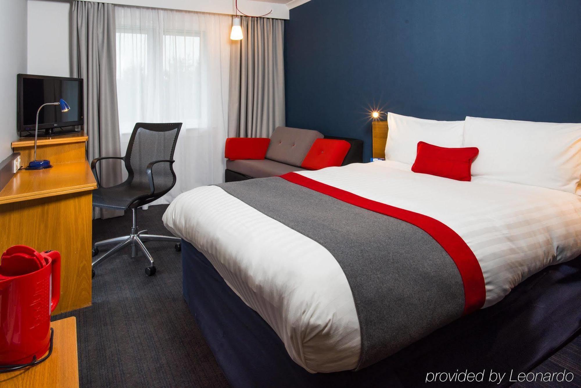 Holiday Inn Express Stirling By Ihg Екстериор снимка
