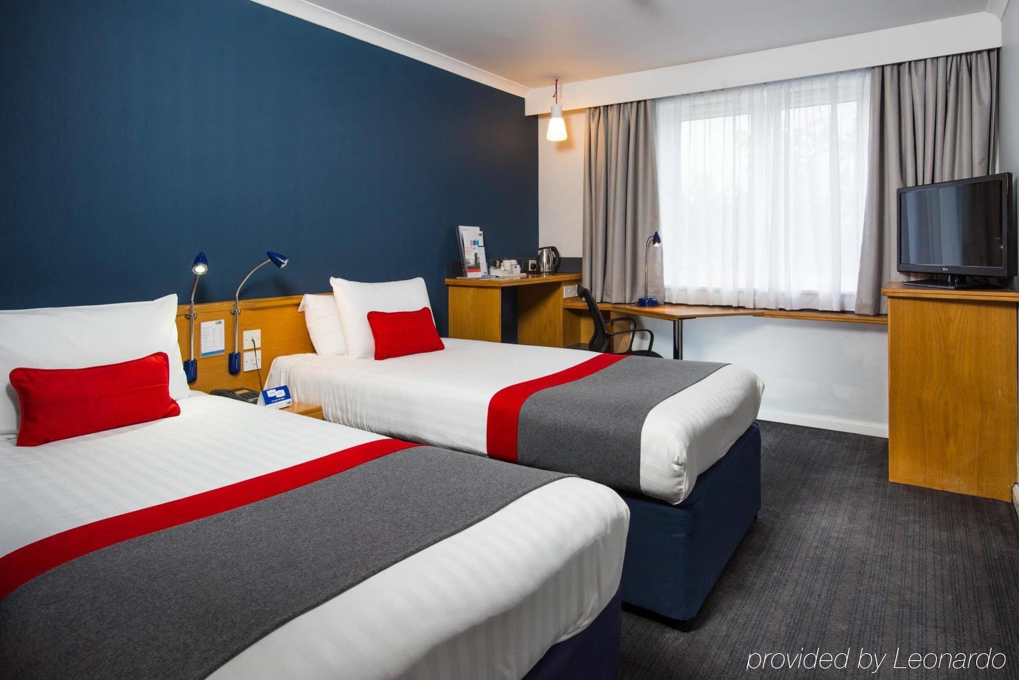 Holiday Inn Express Stirling By Ihg Екстериор снимка