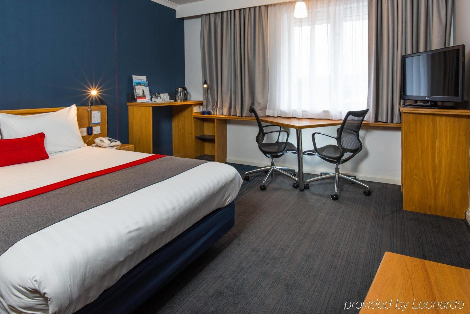 Holiday Inn Express Stirling By Ihg Екстериор снимка