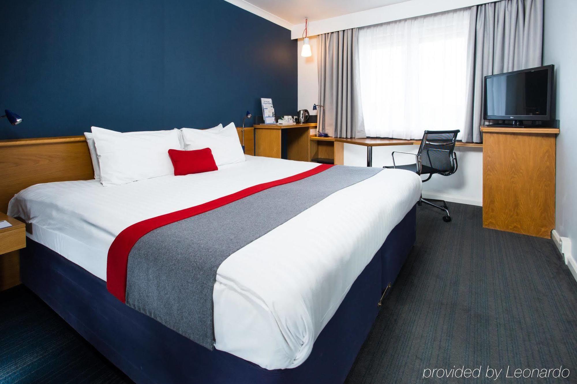 Holiday Inn Express Stirling By Ihg Екстериор снимка