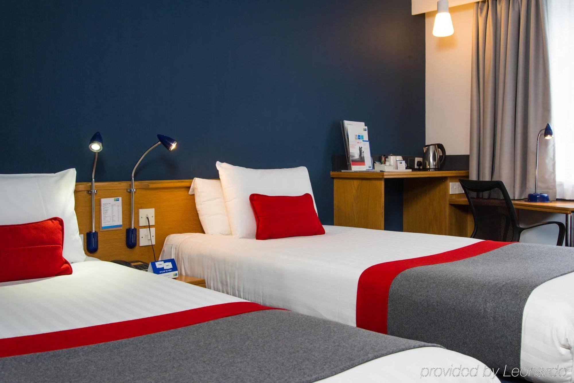 Holiday Inn Express Stirling By Ihg Екстериор снимка
