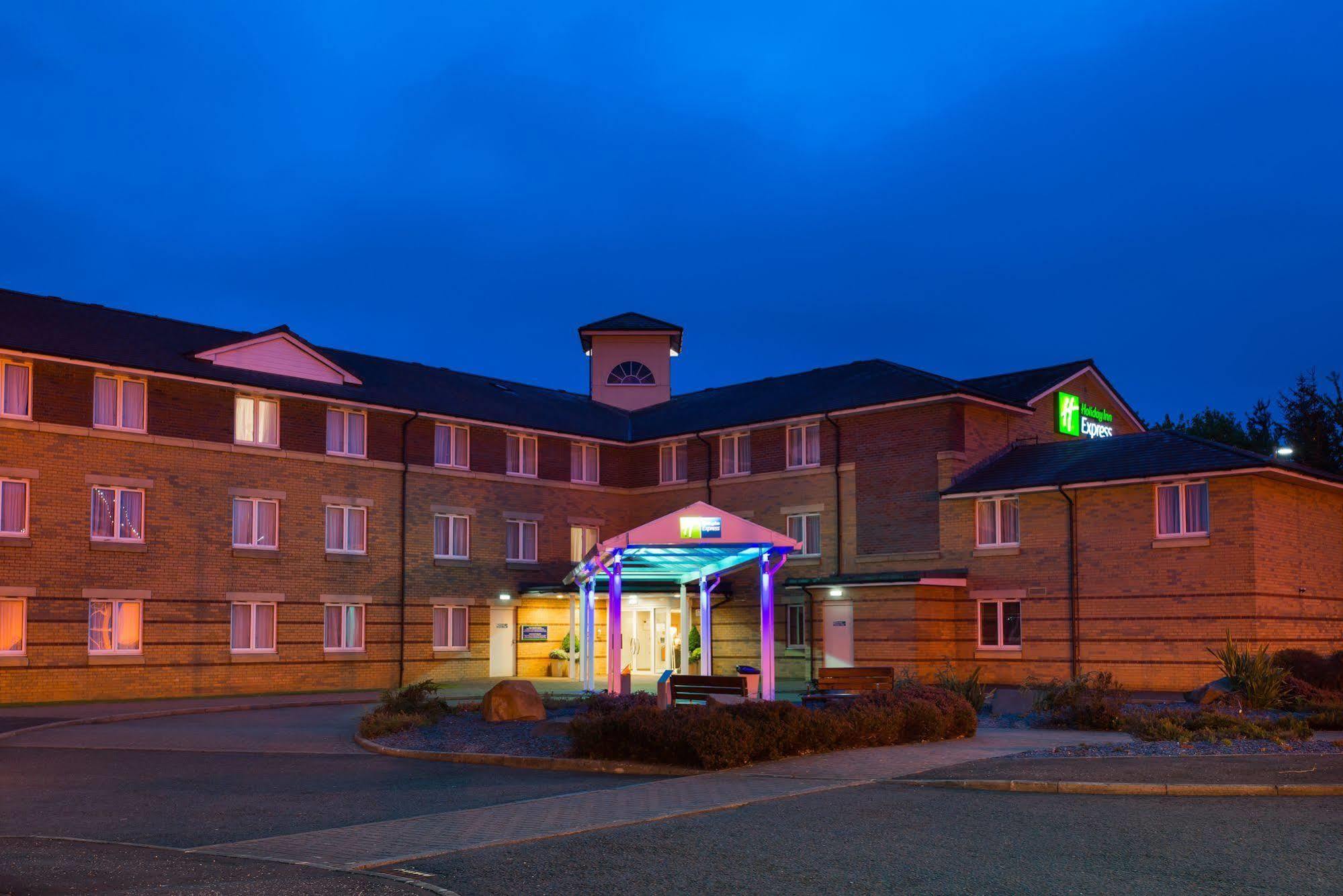 Holiday Inn Express Stirling By Ihg Екстериор снимка