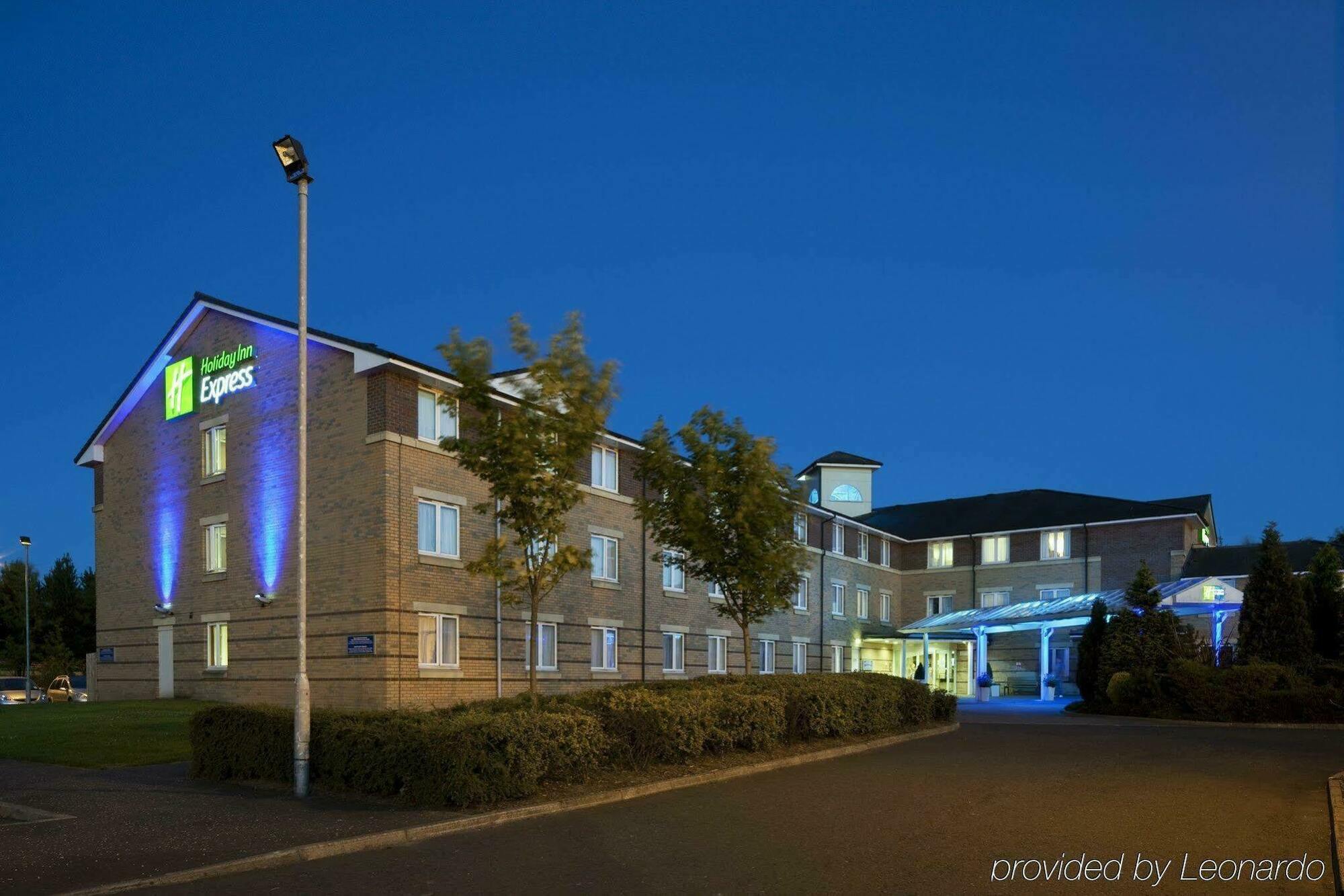 Holiday Inn Express Stirling By Ihg Екстериор снимка
