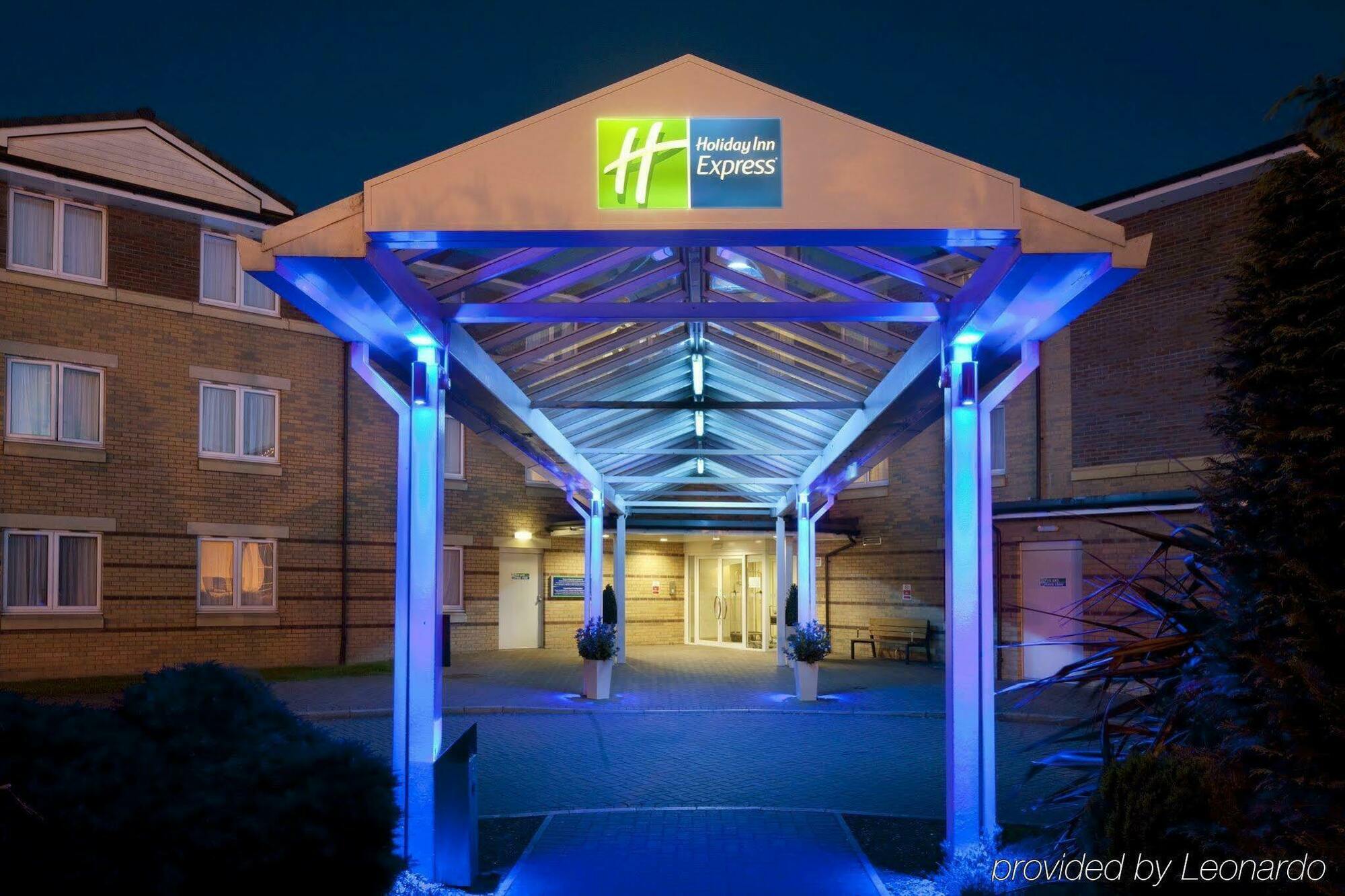 Holiday Inn Express Stirling By Ihg Екстериор снимка